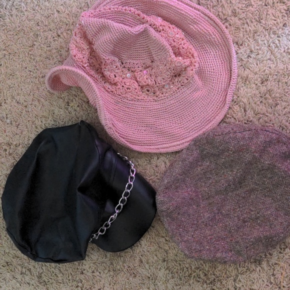 Assortment of kids hats - Picture 1 of 8